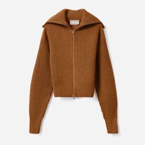 Super cozy and cute chunky cardigan. Washed once, only worn a few times!